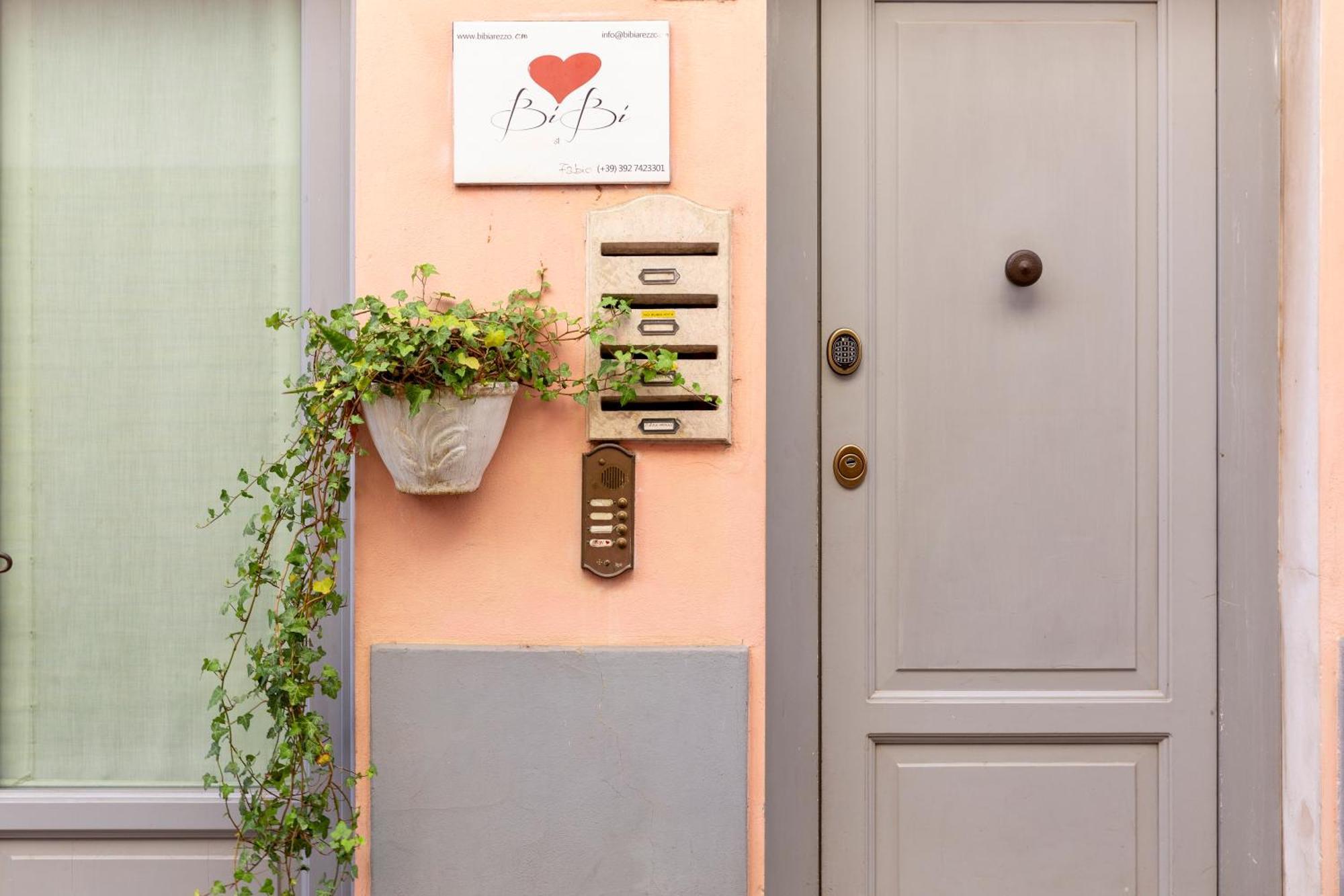 Bibi Boutique Arezzo Living Suite Rosafragola & Verdeconiglio المظهر الخارجي الصورة